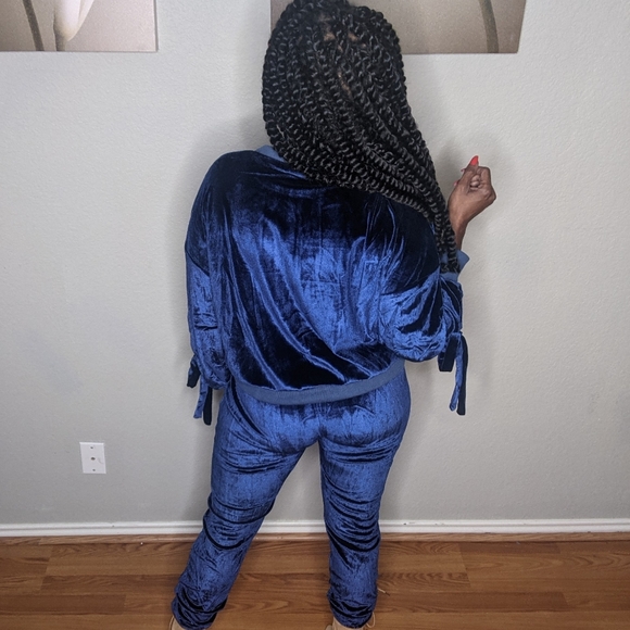 Velour Set - Picture 2 of 2